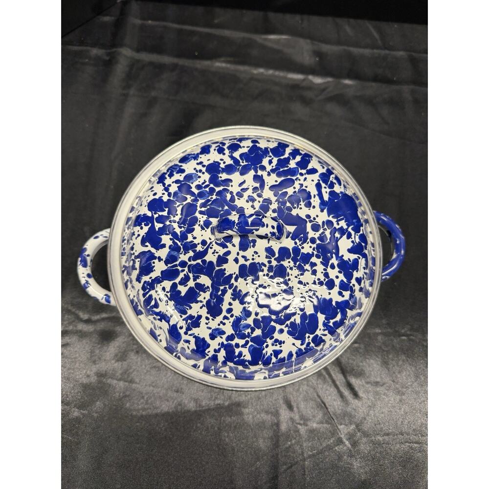 Golden Rabbit: “Cobalt Swirl” Blue & White 2.5 Quart Dutch Oven - Picture 4 of 7